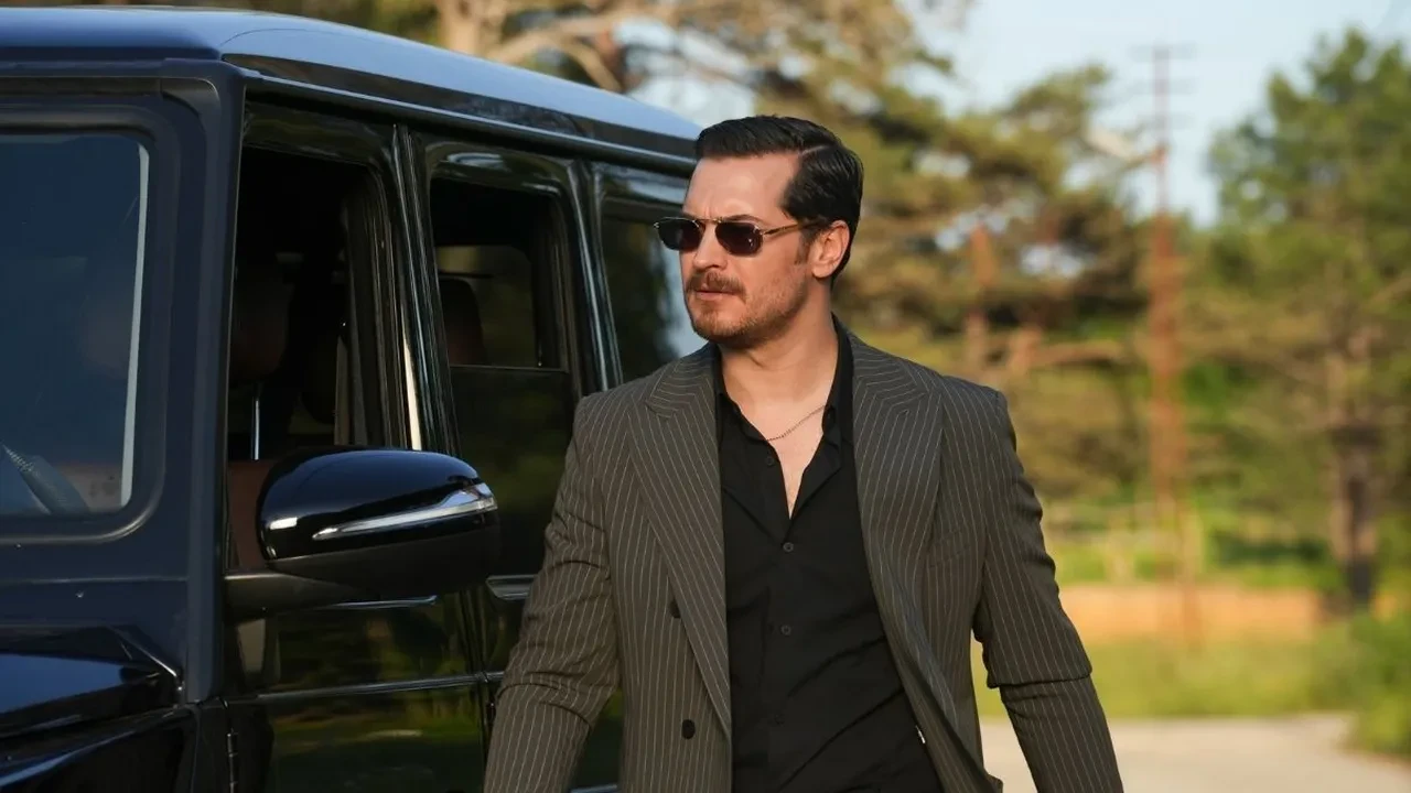 15 yıl sonra aynı kare! Çağatay Ulusoy ve berberinin değişimi gündem oldu