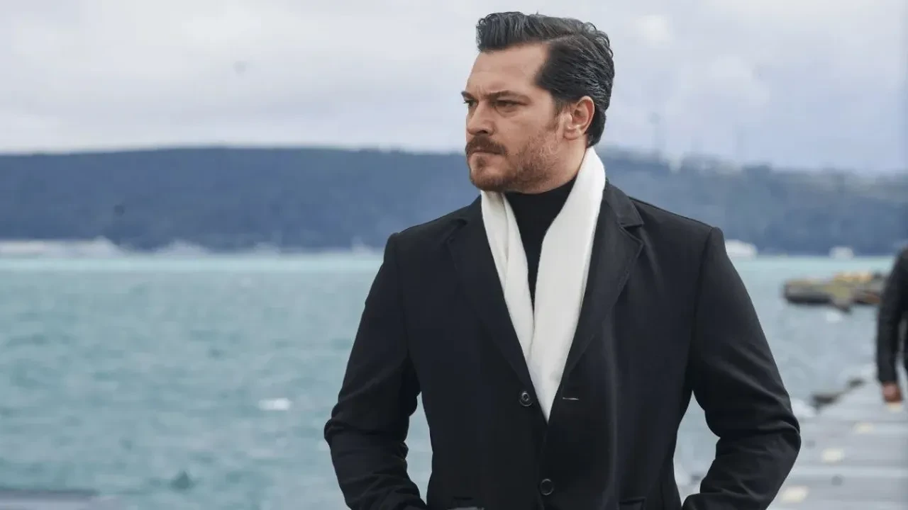 15 yıl sonra aynı kare! Çağatay Ulusoy ve berberinin değişimi gündem oldu