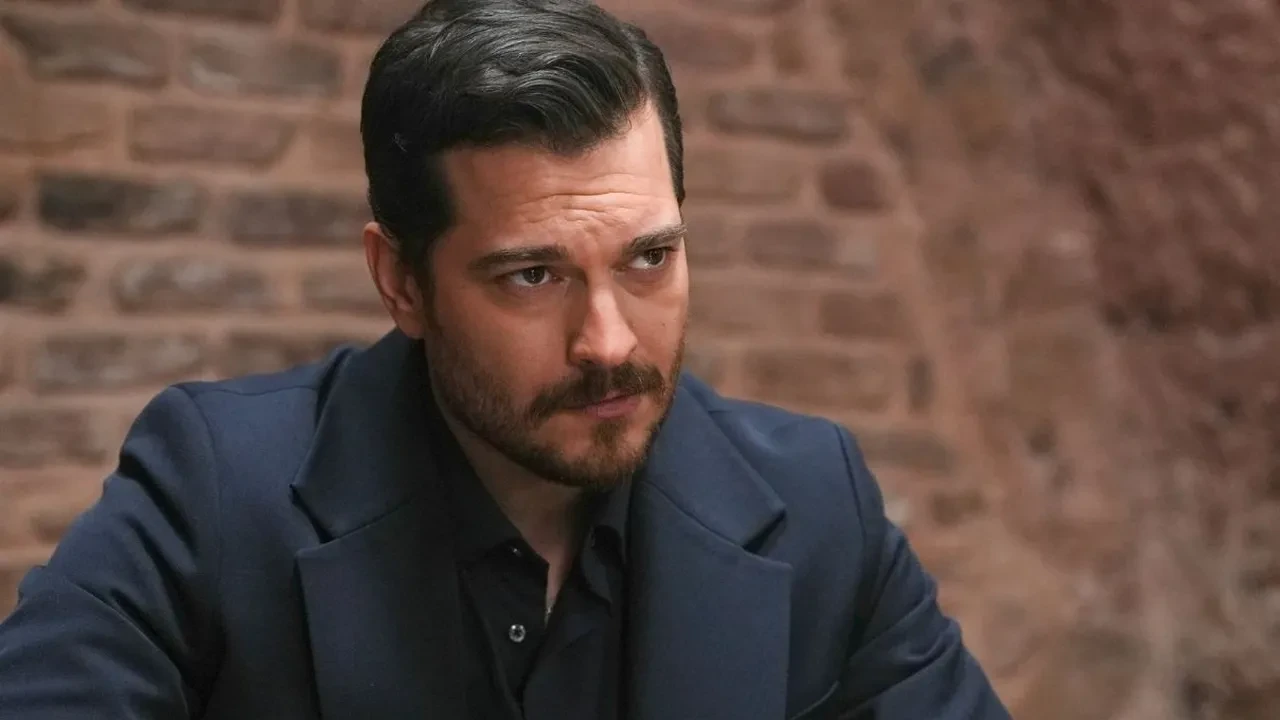 15 yıl sonra aynı kare! Çağatay Ulusoy ve berberinin değişimi gündem oldu