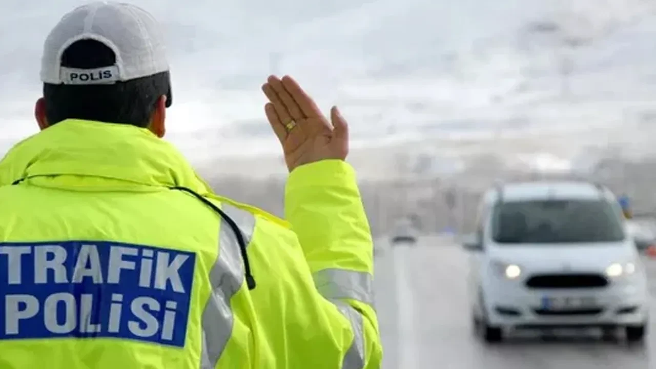 Araçlarda telefon tutucular serbest hale geldi! Bakan Çiftçi talimat verdi: İşte düzenlemenin detayları 