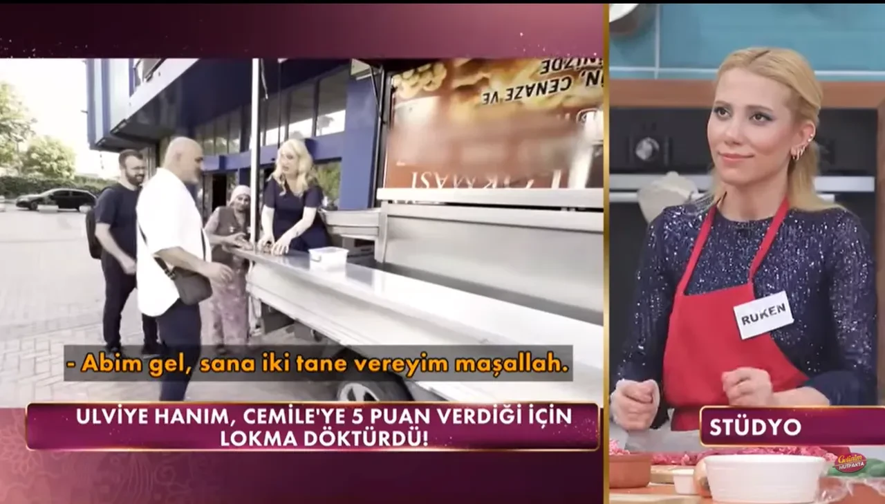Gelinim Mutfakta Ulviye Hanım sokak ortasında hayır lokması dağıttı! Görüntülere sosyal medyada yorum yağıyor