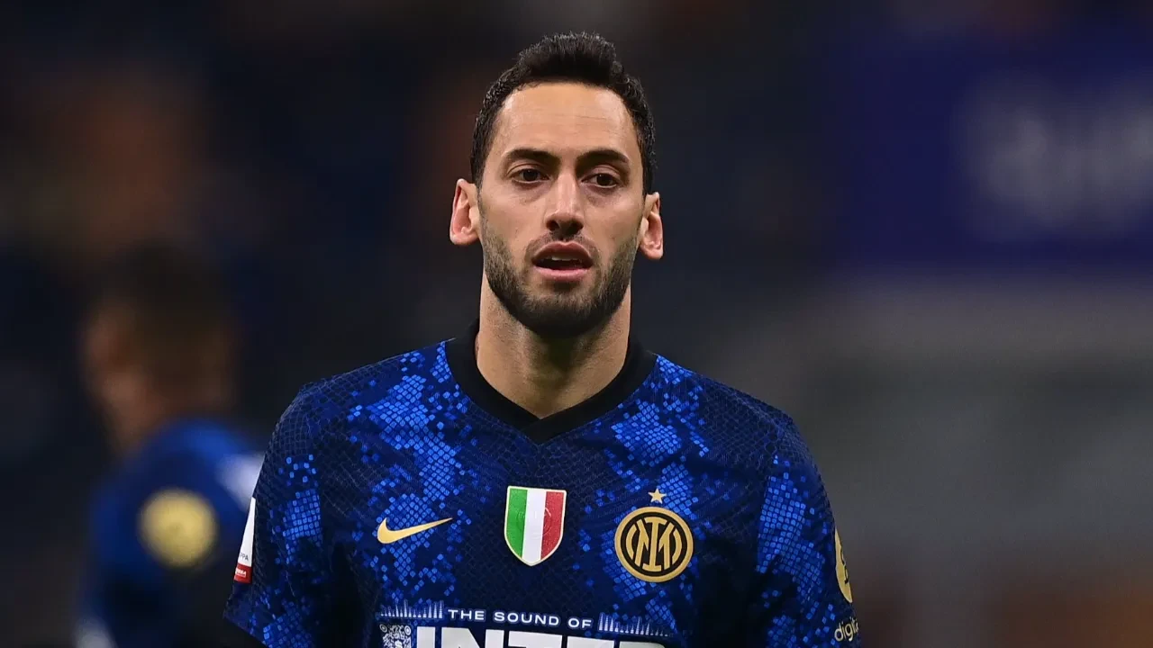 Inter'den Hakan Çalhanoğlu kararı! Milli futbolcunun geleceği belli oldu
