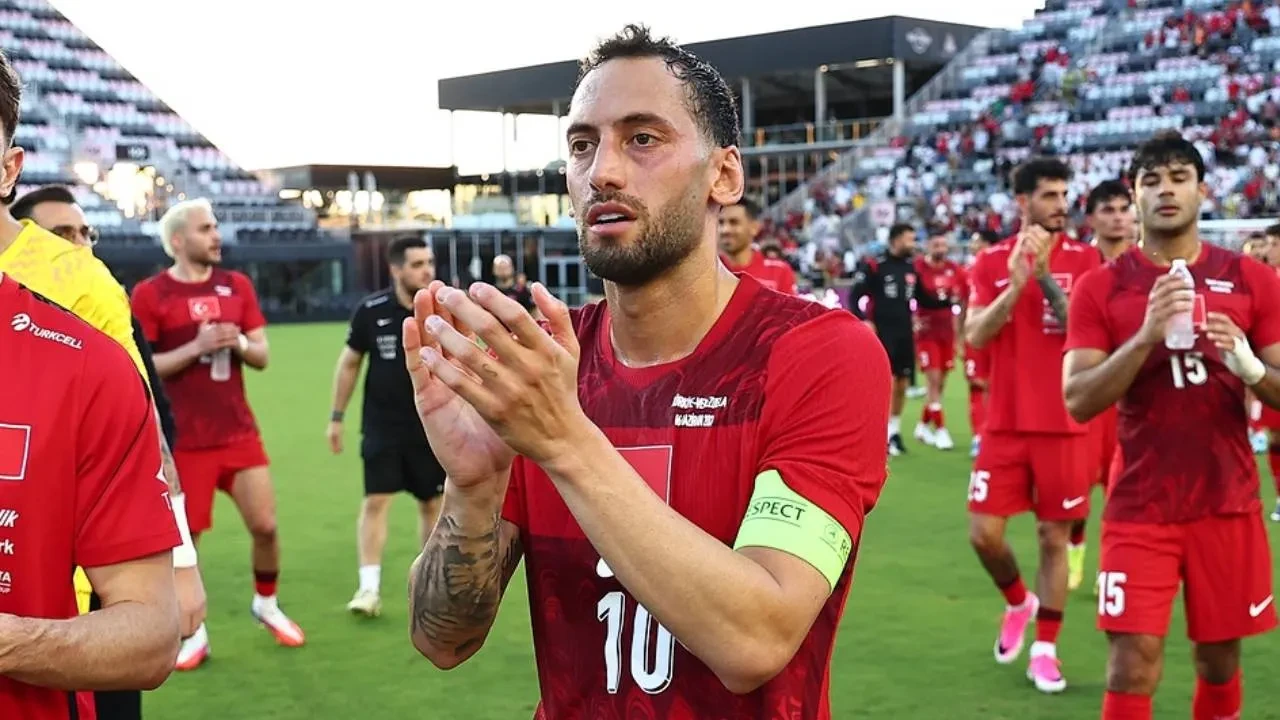 Inter'den Hakan Çalhanoğlu kararı! Milli futbolcunun geleceği belli oldu