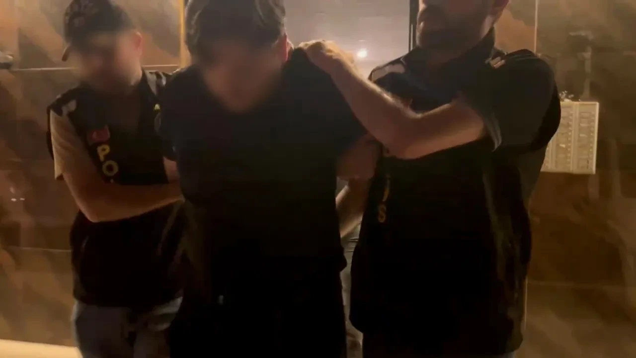 MİT'ten nokta operasyon! Kırmızı bültenle aranan uluslararası uyuşturucu kaçakçısı yakalandı