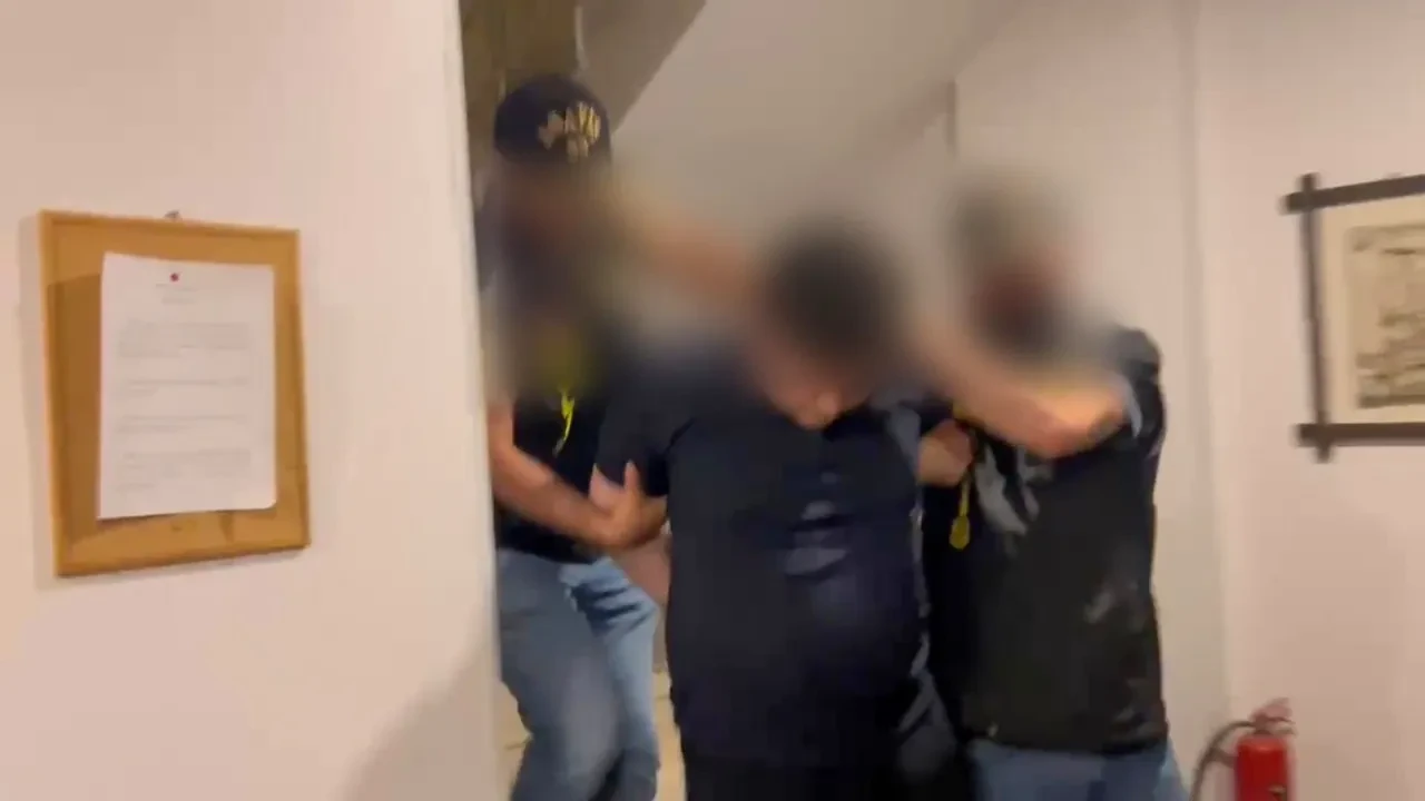MİT'ten nokta operasyon! Kırmızı bültenle aranan uluslararası uyuşturucu kaçakçısı yakalandı