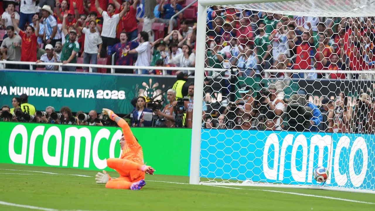 Muslera'nın İspanya karşısındaki hatası Uruguay'ı Dünya Kupası'na veda ettirdi