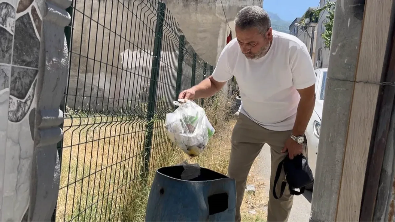 Tam 1 kilo altın çöpe gitti! Mahallenin altını üstüne getirdiler: Herkes siyah poşeti arıyor 