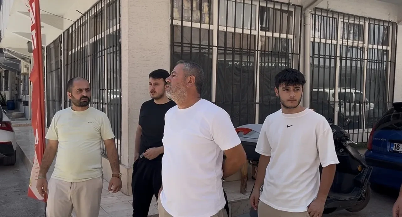 Tam 1 kilo altın çöpe gitti! Mahallenin altını üstüne getirdiler: Herkes siyah poşeti arıyor 