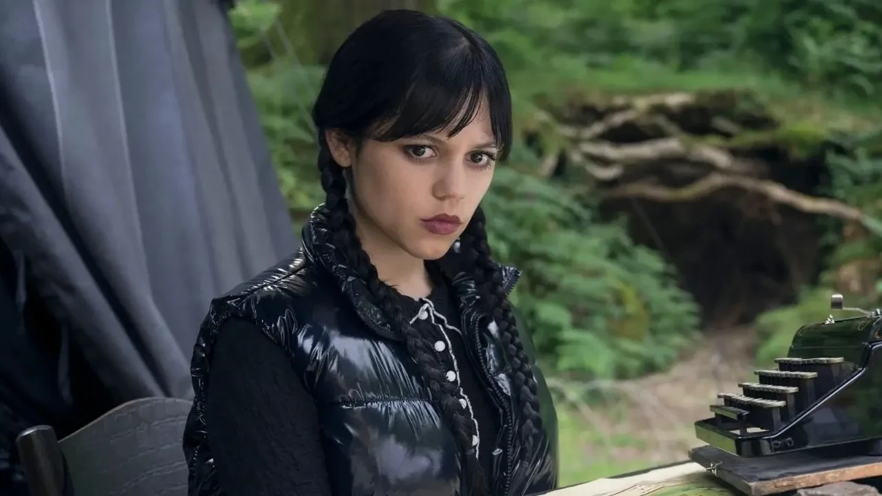 Türk Jenna Ortega benzetmesi olay oldu! Altı Üstü İstanbul'un Melek'i Sena Mia Kalıp sosyal medyanın dilind