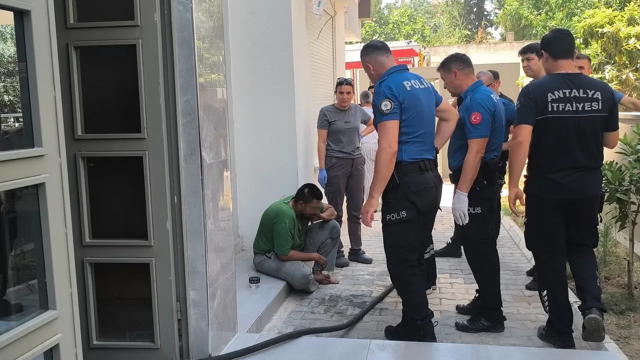 Annesine kızıp kendini kilitlediği odayı ateşe verdi: Cayır cayır yanmaktan son anda kurtarıldı
