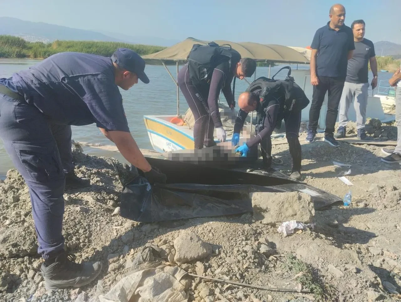Asi Nehri'nin denize döküldüğü alanda korkunç keşif: Kıyıya erkek cesedi vurdu