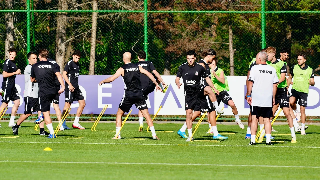 Beşiktaş yeni sezonun ilk antrenmanını yaptı! 14 oyuncu idmanda yer almadı