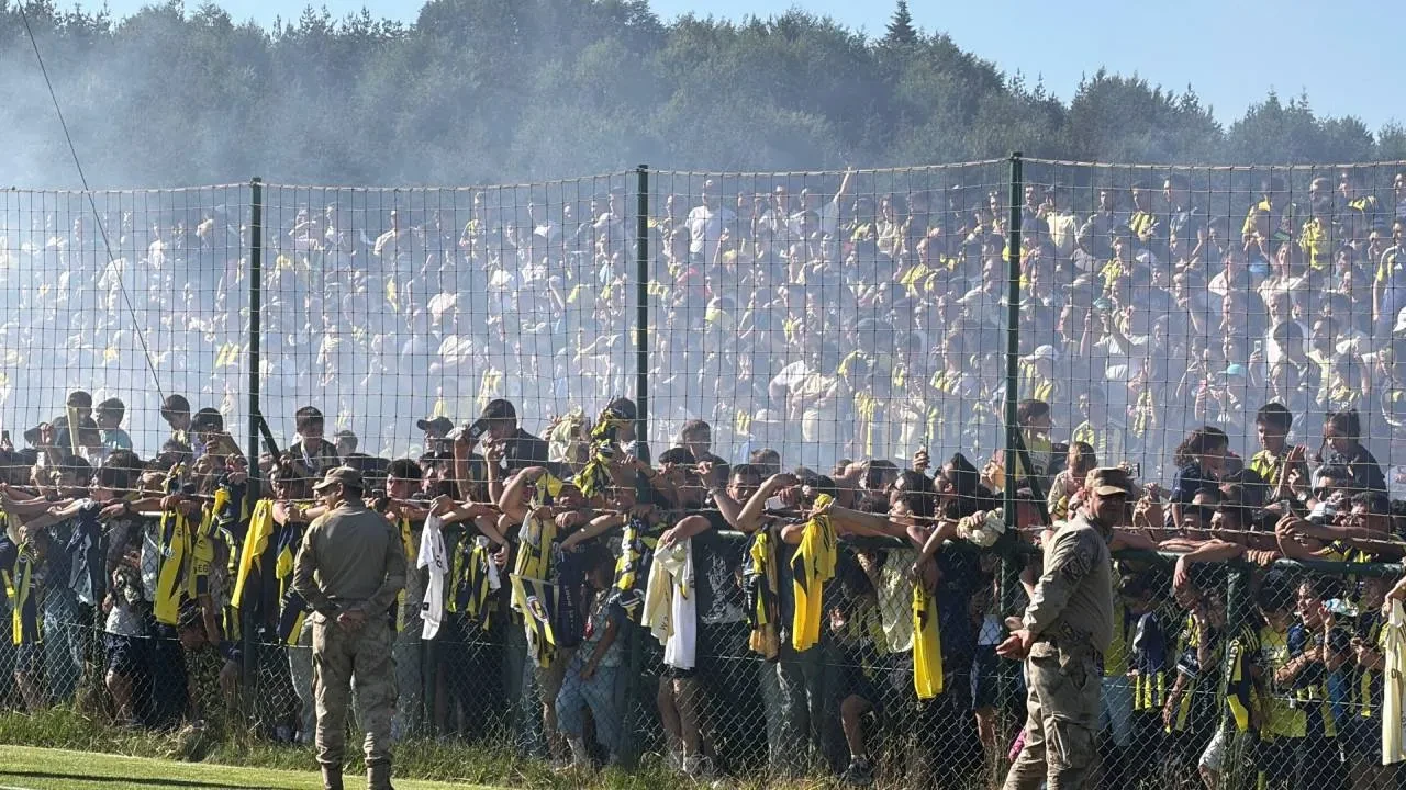 Fenerbahçe taraftarlarıyla buluştu! Topuk Yaylası'nda maç atmosferi