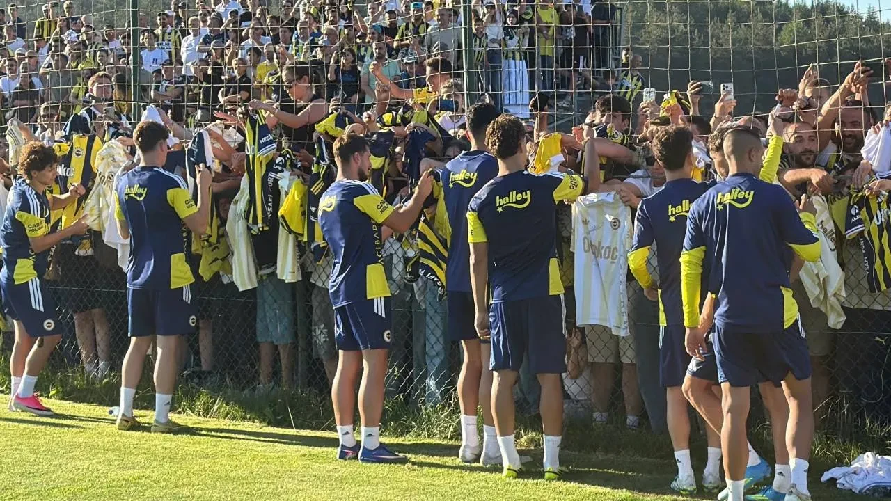 Fenerbahçe taraftarlarıyla buluştu! Topuk Yaylası'nda maç atmosferi