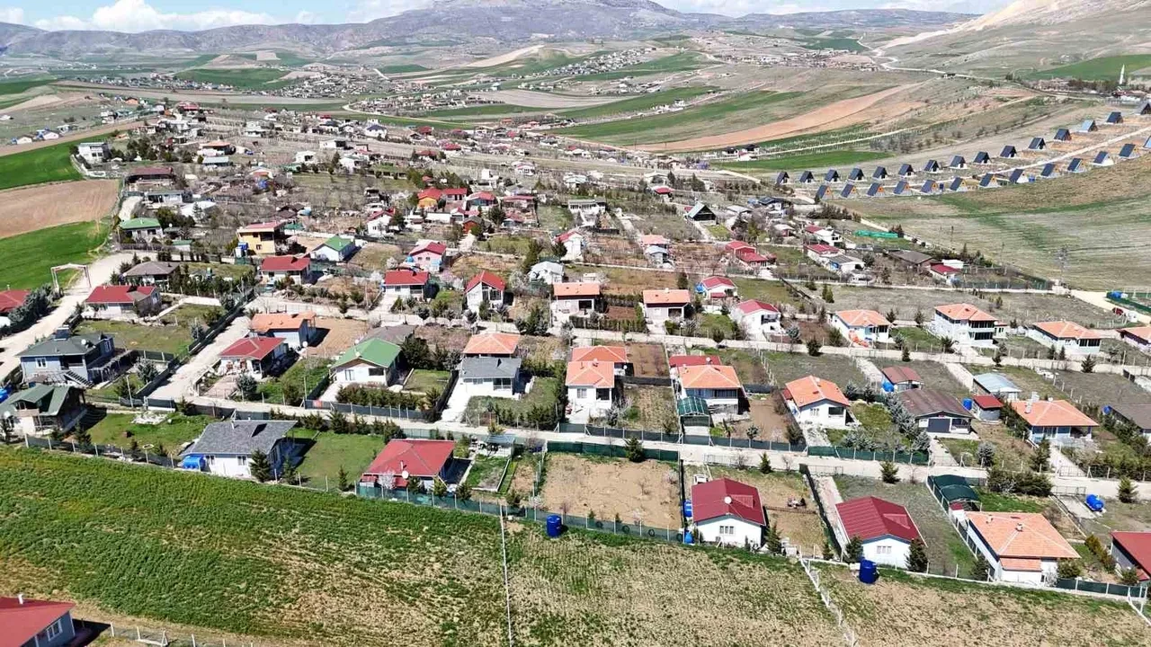 Hobi bahçesi yasağı fırsatçılara yaradı! Villa fiyatına satılık 'kümes'