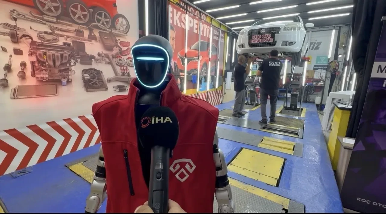 İş yerine yapay zekalı robot aldılar, ustalardan ilk isteği bakın ne oldu!