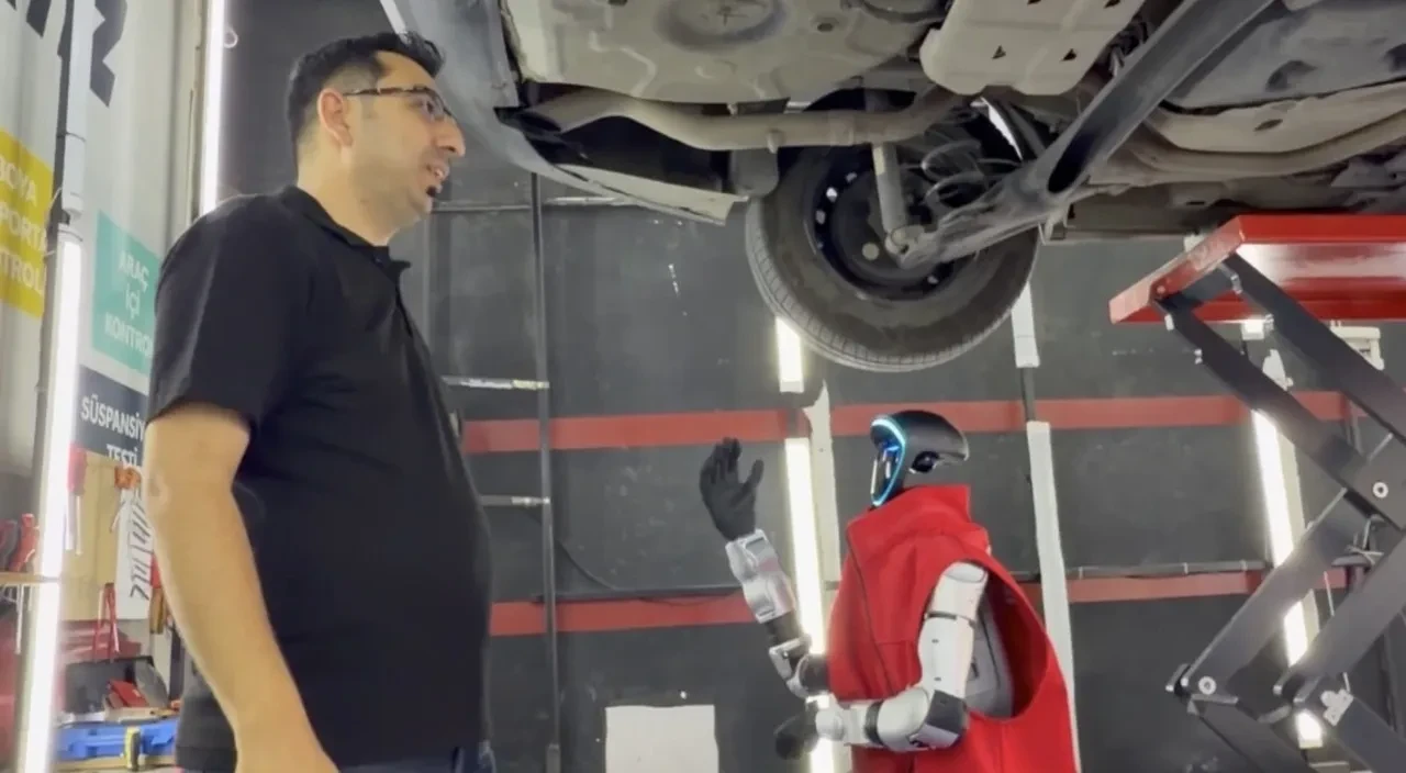 İş yerine yapay zekalı robot aldılar, ustalardan ilk isteği bakın ne oldu!