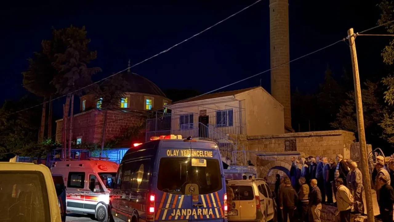 Kayseri'de camiye bıçaklı saldırı: 2 kişi hayatını kaybetti