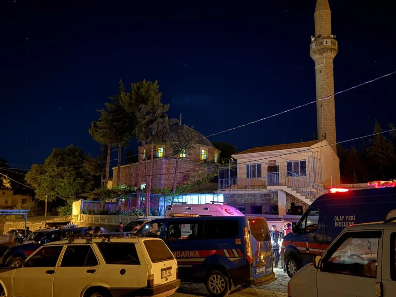 Kayseri'de camiye bıçaklı saldırı: 2 kişi hayatını kaybetti