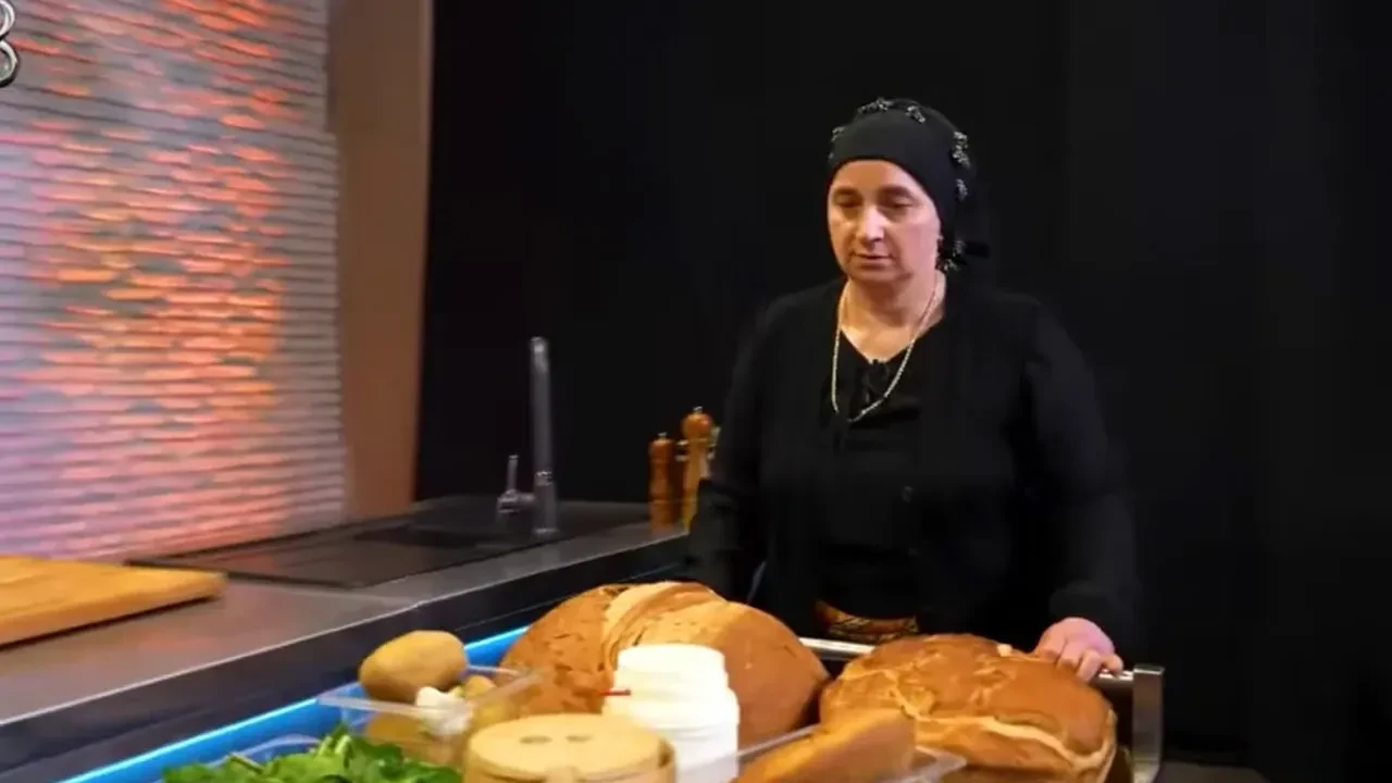 MasterChef’te görülmemiş olay! Somer şef kuralları çiğnedi, diğer jürilere sormadan yarışmacıya önlük verdi!