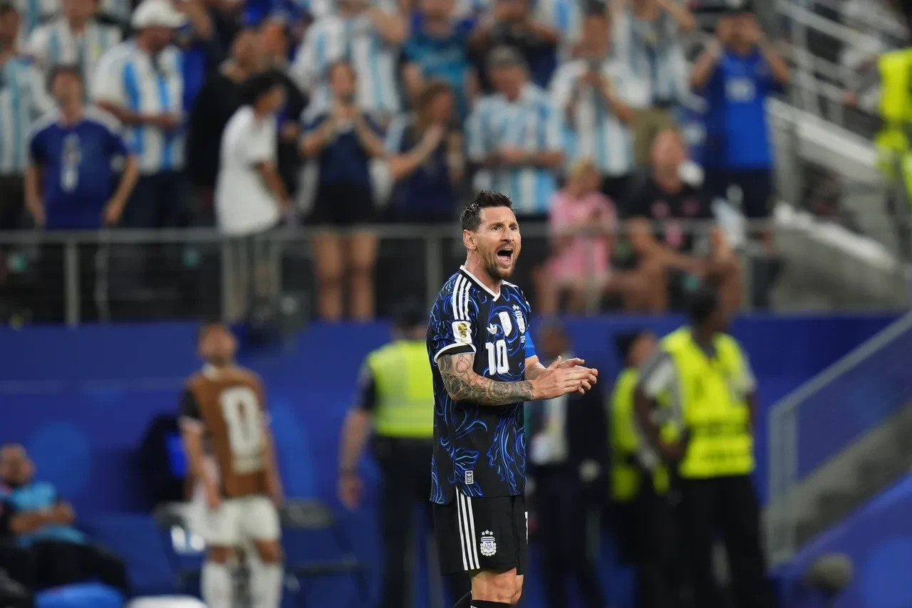 Messi, Dünya Kupası’nda bir kez daha tarihe geçti! Arjantinli çılgın golcü şov yaptı