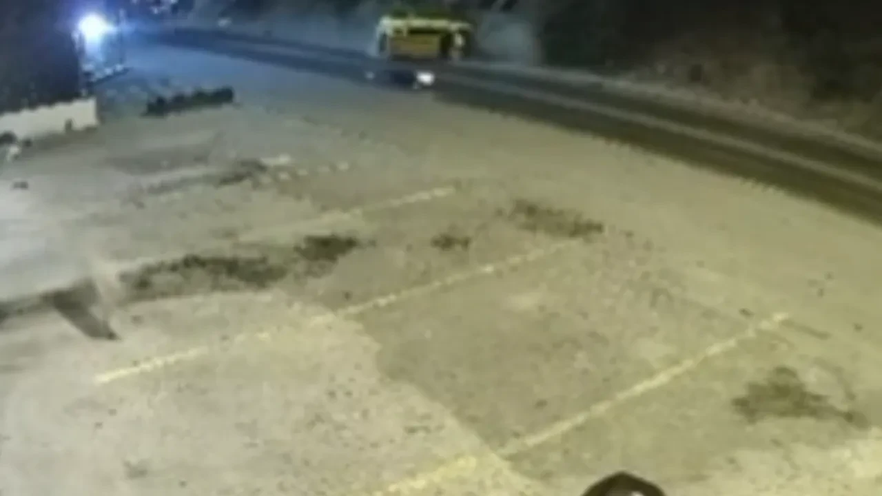 Muğla’da iki kişinin öldüğü kazanın görüntüleri çıktı: Taksinin çarptığı motosiklet 100 metre sürüklendi