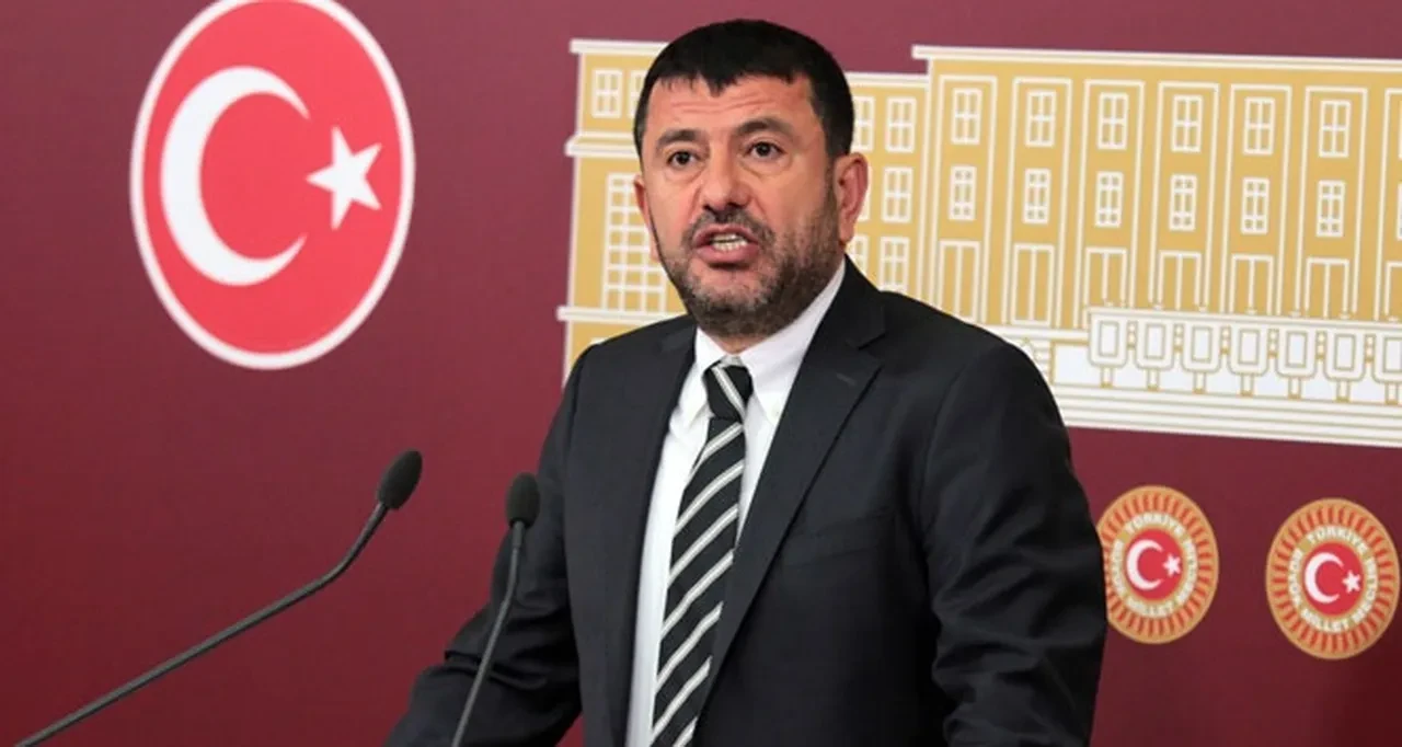 Özgür Özel-Özkan Yalım mesajlarında yeni detaylar: CHP’ye alınacak üç helikopter için 10 milyon dolar iddiası