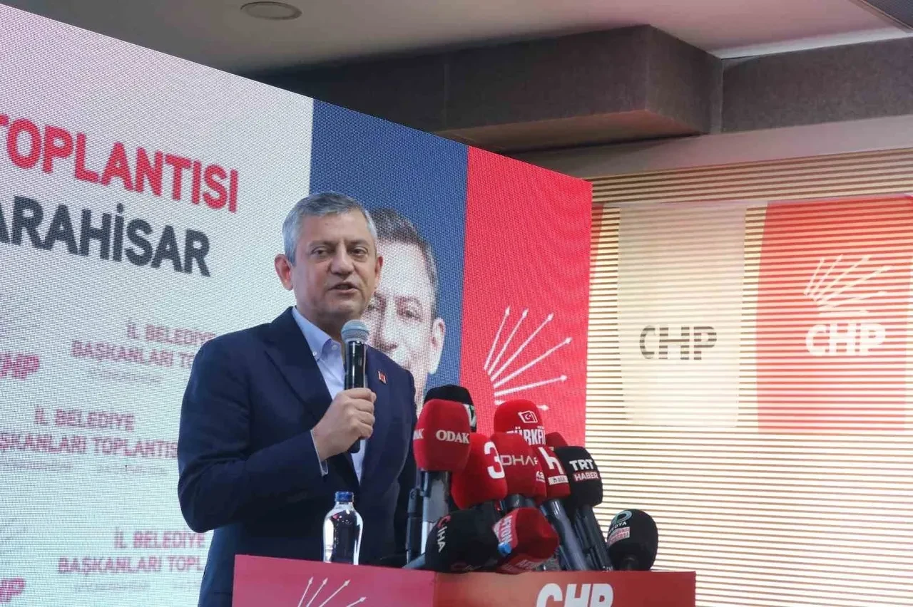 Özgür Özel-Özkan Yalım mesajlarında yeni detaylar: CHP’ye alınacak üç helikopter için 10 milyon dolar iddiası