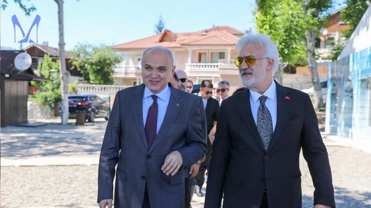 Tamer Karadağlı'dan Konuralp Antik Kenti'ne övgü dolu sözler! 