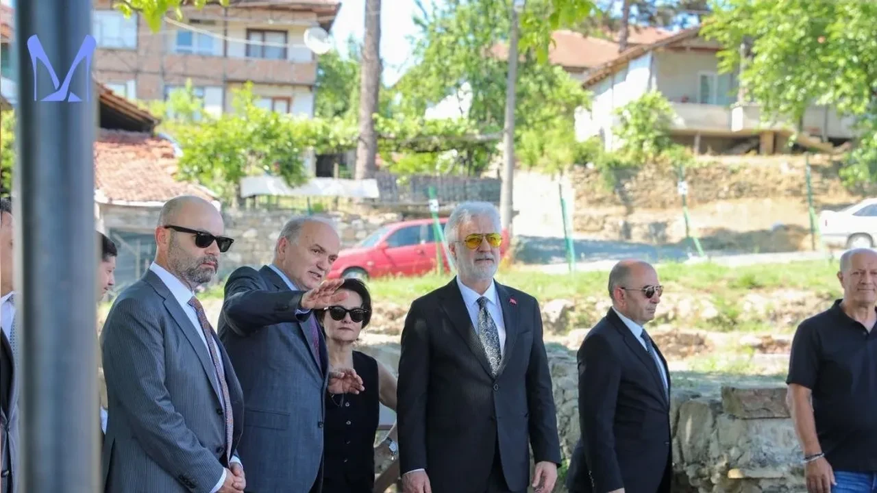 Tamer Karadağlı'dan Konuralp Antik Kenti'ne övgü dolu sözler! "Burası gerçek bir hazine"