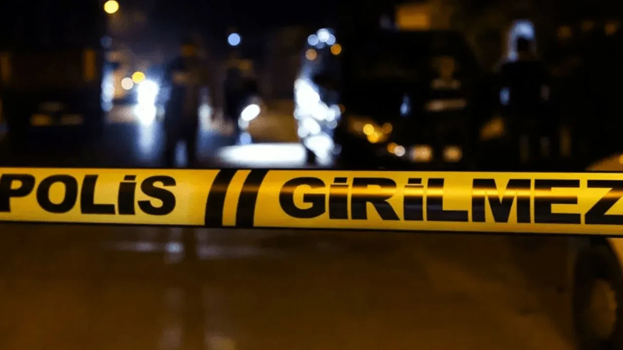Adana'da kan donduran olay: 16 yaşındaki kız çocuğu annesini öldürüp polisi bekledi