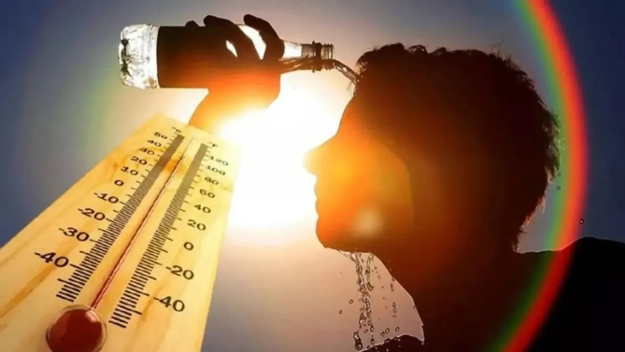 Avrupa'daki kavurucu sıcaklar Türkiye'ye gelecek mi? Meteoroloji uzmanı uyardı
