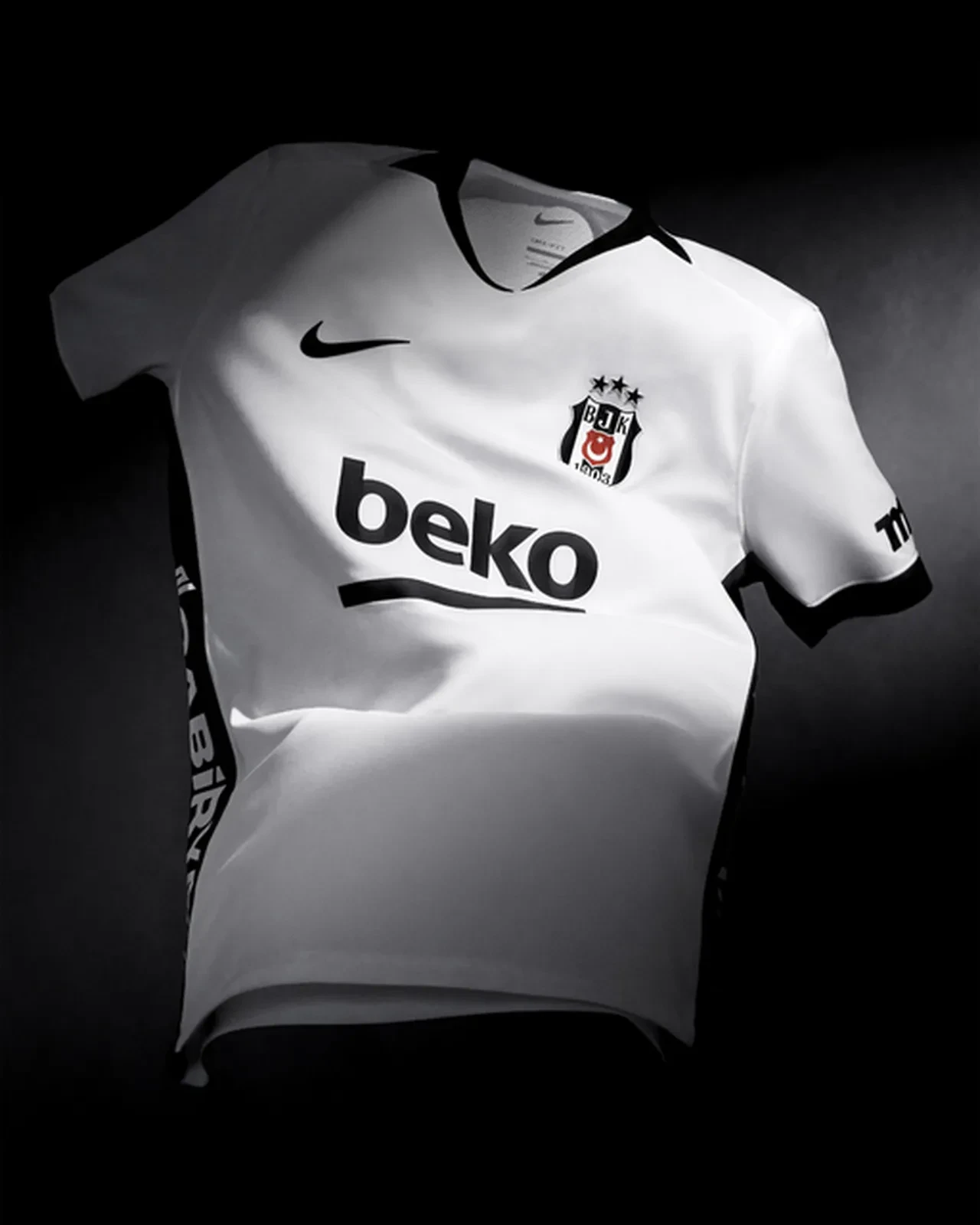 Beşiktaş yeni sezon formalarını tanıttı!