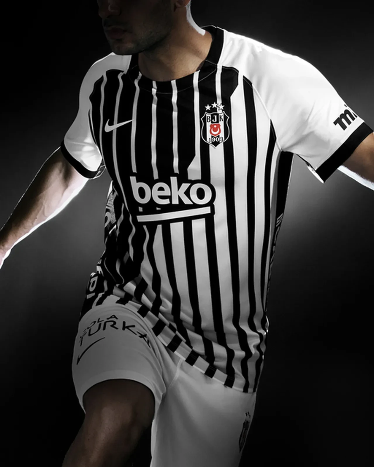 Beşiktaş yeni sezon formalarını tanıttı!