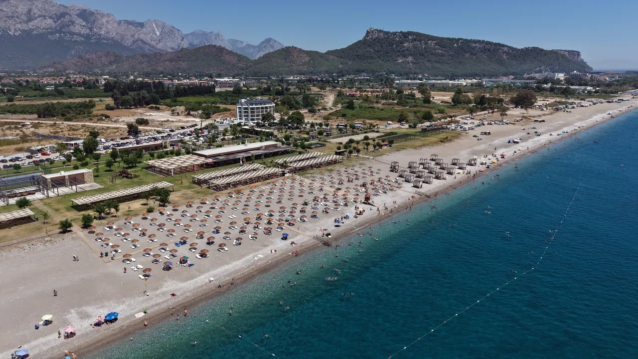 Çeşme'den Bodrum'a, Marmaris'ten Belek'e halk plajlarına yoğun ilgi! Ücretsiz halk plajı sayısı 23'e yükseliyor