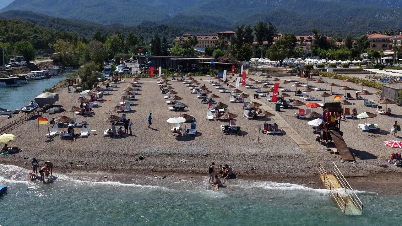 Çeşme'den Bodrum'a, Marmaris'ten Belek'e halk plajlarına yoğun ilgi! Ücretsiz halk plajı sayısı 23'e yükseliyor