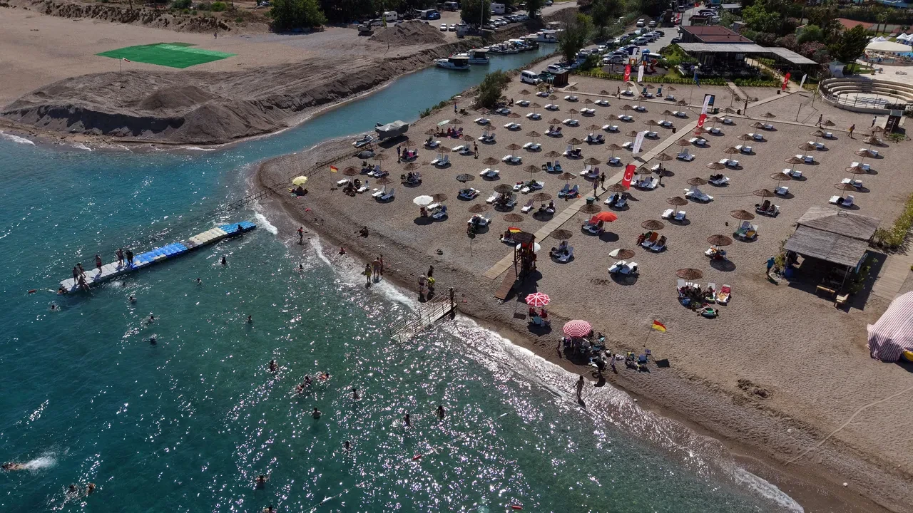 Çeşme'den Bodrum'a, Marmaris'ten Belek'e halk plajlarına yoğun ilgi! Ücretsiz halk plajı sayısı 23'e yükseliyor