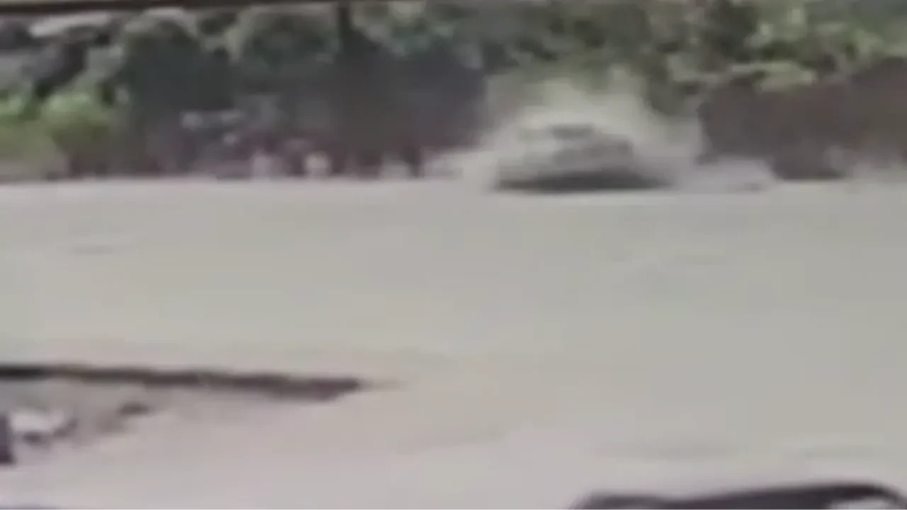 Feci kaza kamerada: Park halindeki otomobile arkadan öyle bir çarptı ki... 1 kişi öldü, 2 kişi yaralandı