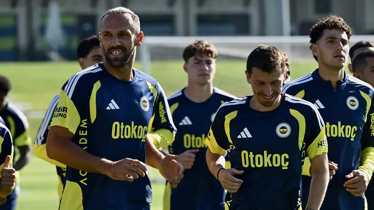 Fenerbahçe'de Vedat Muriqi şoku! Yıldız isim sahayı sedyeyle terk etti