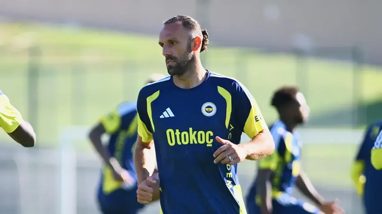 Fenerbahçe'de Vedat Muriqi şoku! Yıldız isim sahayı sedyeyle terk etti