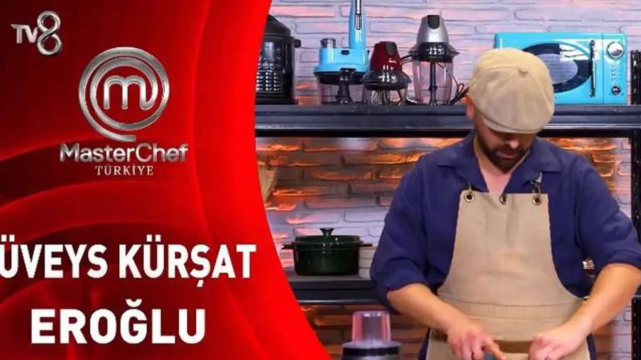 MasterCef Türkiye 2026 Üveys Kürşad Eroğlu kimdir, aslen nereli? Hem sesiyle hem tabağıyla jüriyi mest etti!