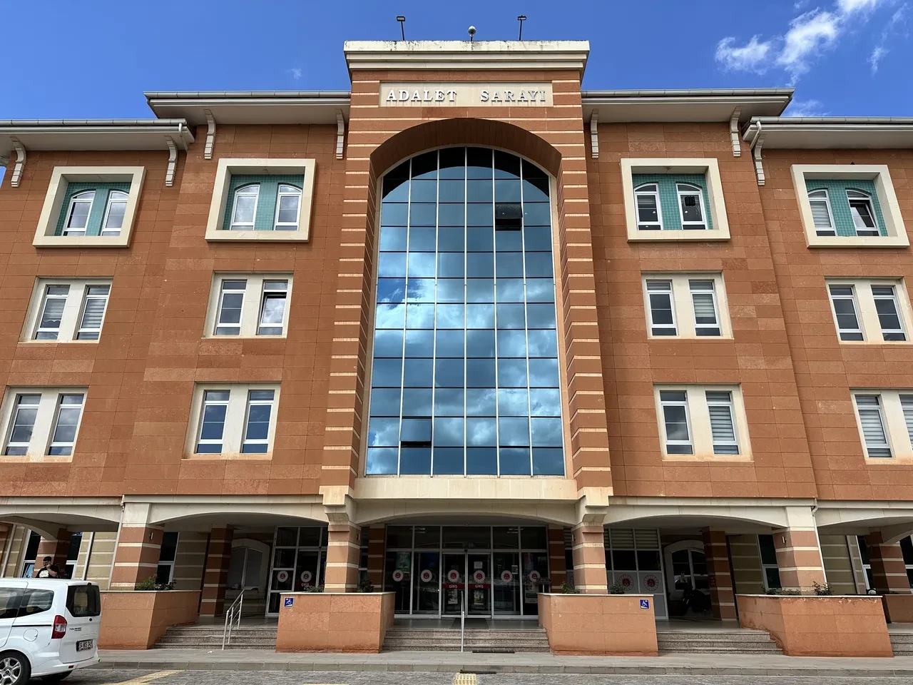 On binlerce hap ve uyuşturucuyla yakalandı! Savunmasıyla pes dedirtti: Borcumu ödeyebilmek için giriştim, elime yüzüme bulaştırdım