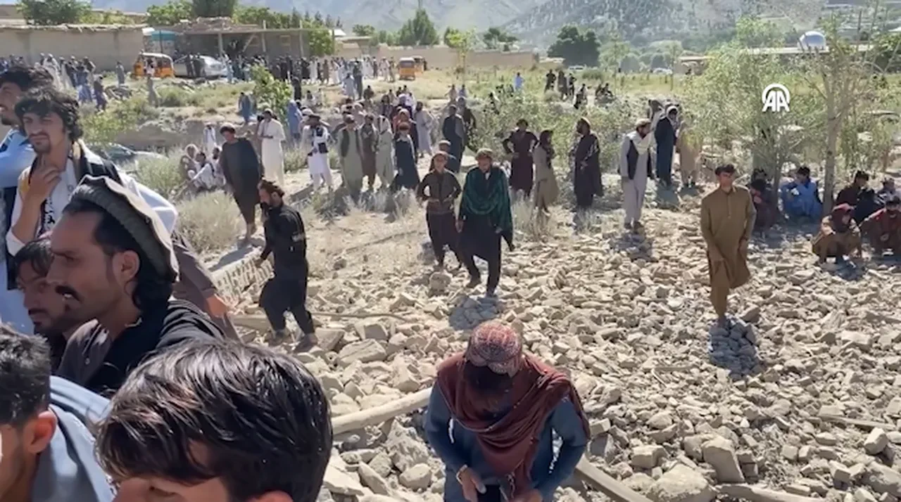Pakistan'dan Afganistan'a saldırı: Çok sayıda kişi öldürüldü, tepki gecikmedi