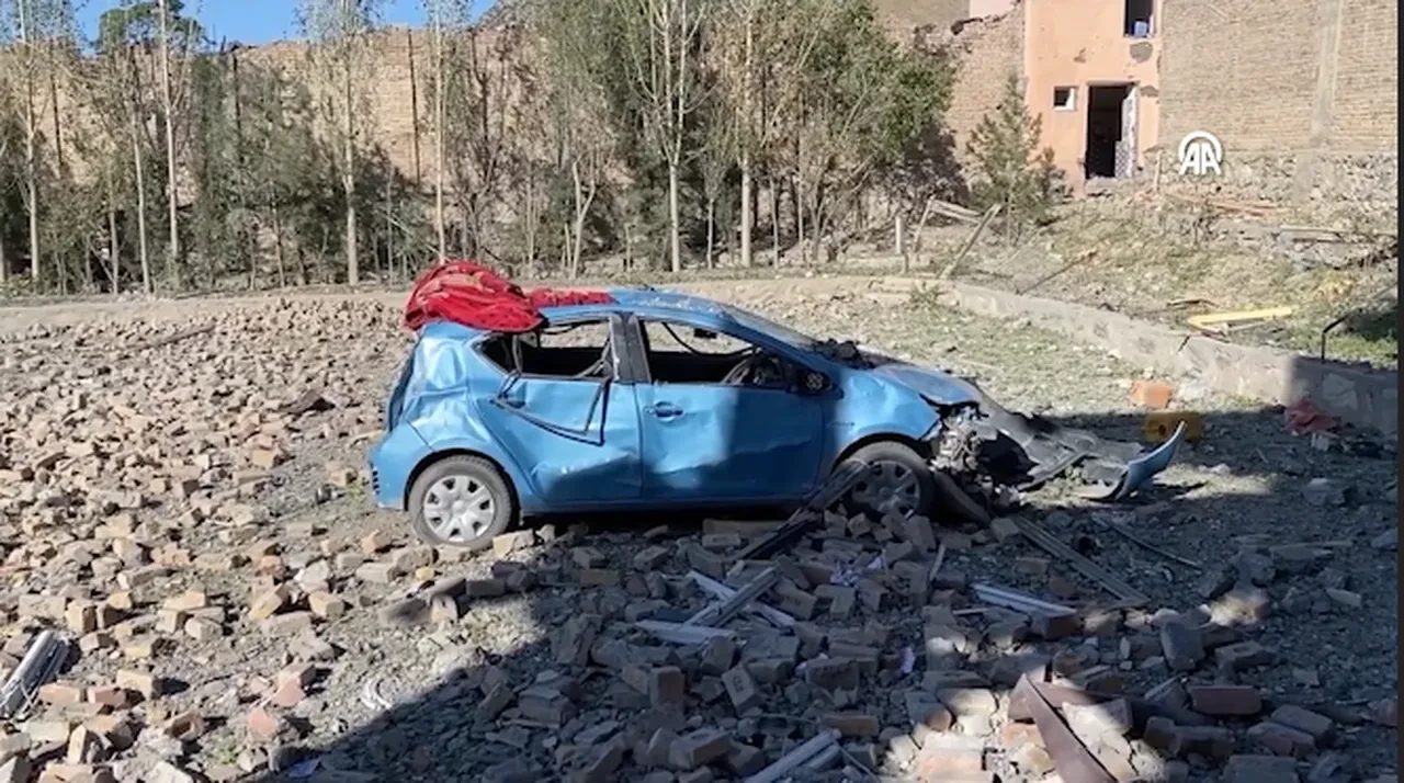 Pakistan'dan Afganistan'a saldırı: Çok sayıda kişi öldürüldü, tepki gecikmedi