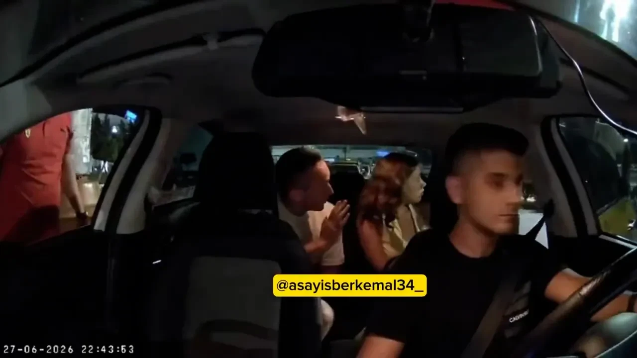 Takside korku dolu anlar! Turist çift neye uğradığını şaşırdı, korkudan defalarca özür diledi: O anlar saniye saniye kamerada 