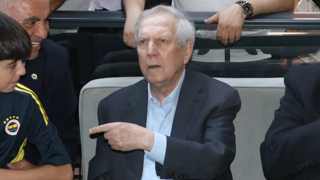 Aziz Yıldırım'dan transferle ilgili iddialı mesaj! "İstediğimiz her oyuncuyu alırız"
