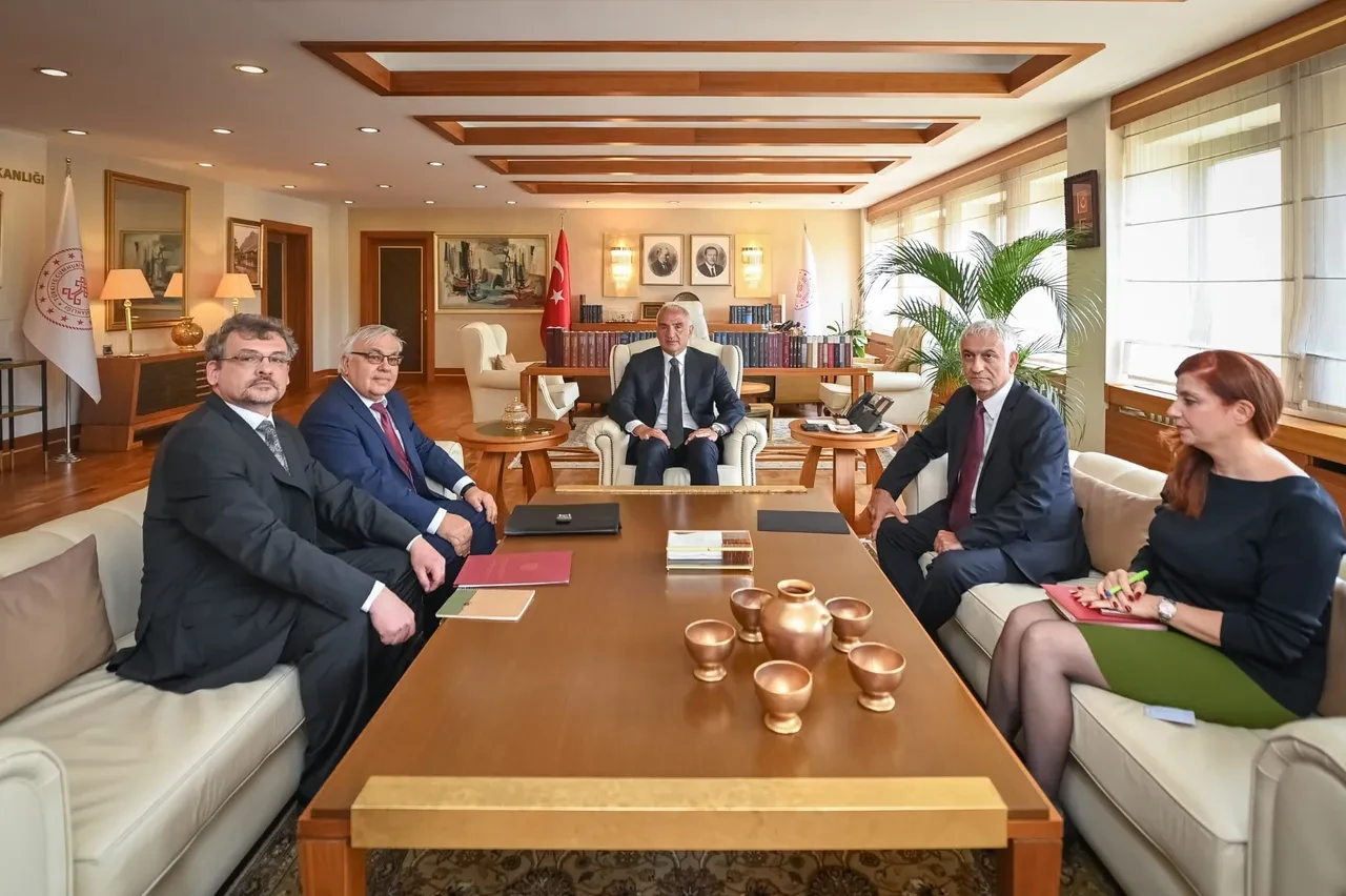 Bakan Ersoy, Rusya'nın yeni büyükelçisini ağırladı