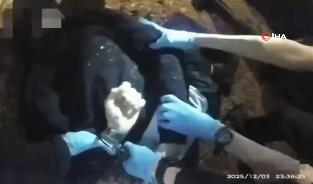 Bıçaklandığı için can çekişen gence kelepçe takan polise tepkiler büyük! Görüntüler ilk kez ortaya çıktı