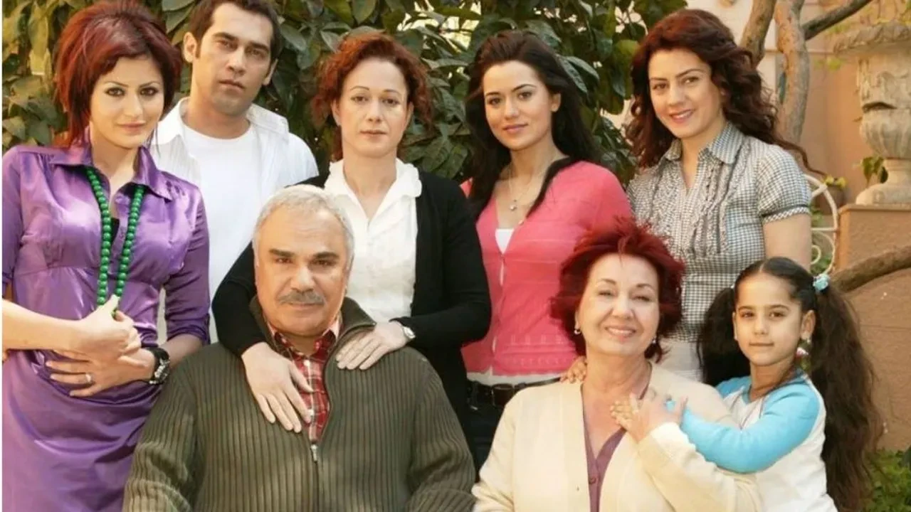Bu yaz televizyonda nostalji rüzgarı esiyor! Yıllara meydan okuyan diziler yeniden ekranda