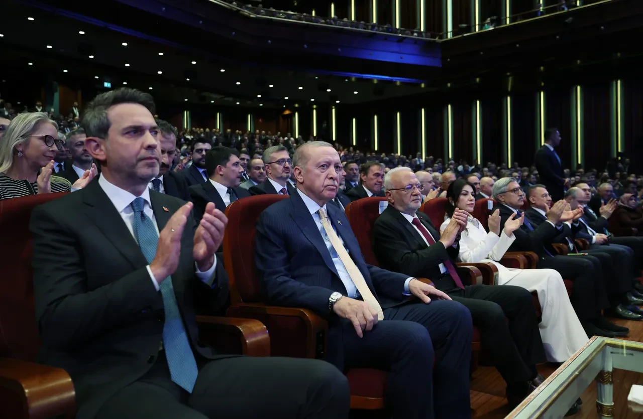 Cumhurbaşkanı Erdoğan'dan Özgür Özel'e 'mutlak butlan' göndermesi! 'Pamuk şekeri elinden alınmış çocuk gibi'